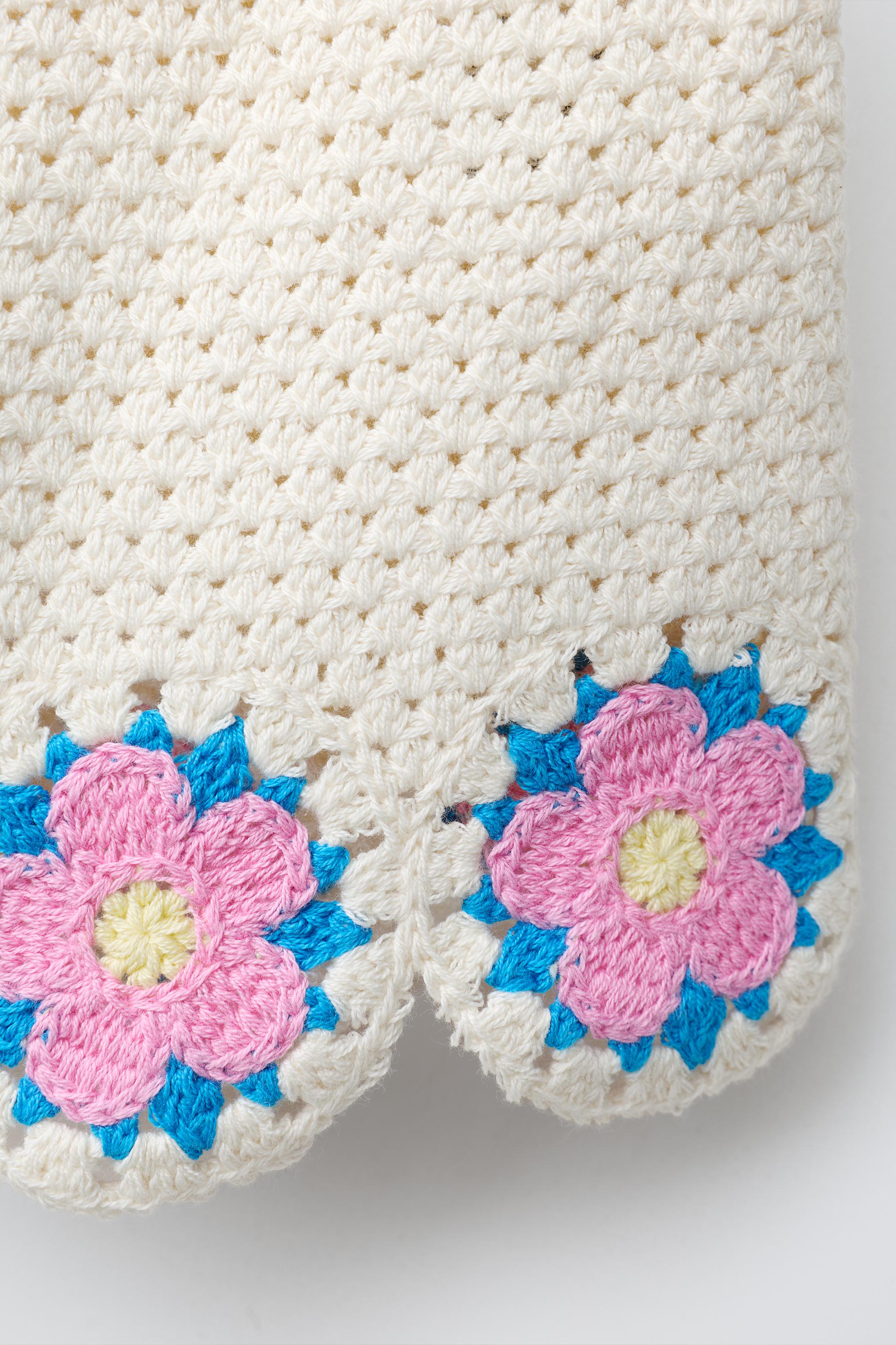 CROCHET KNIT SHORTS WITH FLOWERS